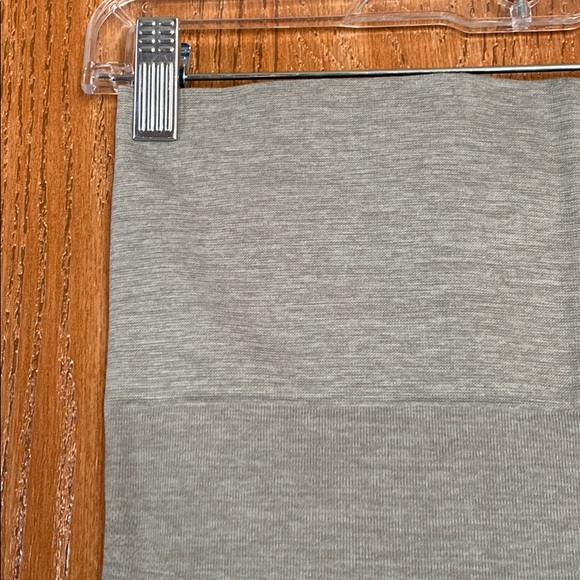 Blanqi Gray Maternity/Postpartum Legging - Picture 2 of 5